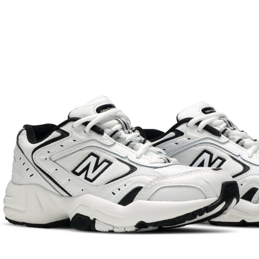 New Balance 452